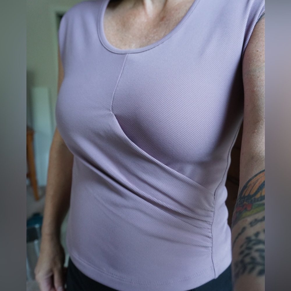 Athleta cropped ribbed top in XS. Lilac color.